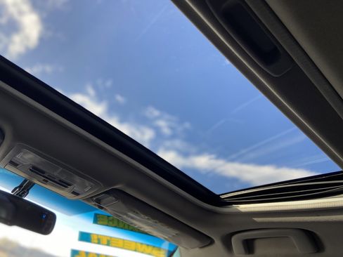 Used 2017 Toyota Camry SE image 17