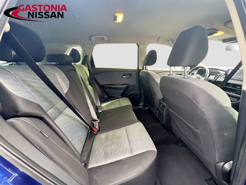 Used 2023 Nissan Rogue SV image 34