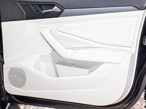 Used 2023 Volkswagen Jetta SE image 13