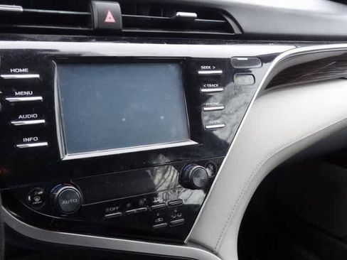 Used 2018 Toyota Camry LE image 13