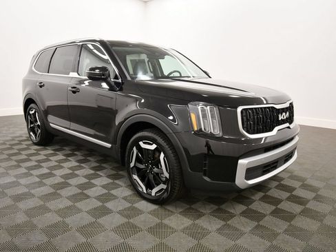 Certified 2025 Kia Telluride EX w/ EX Captain's Chair Package AWD/4WD image 10