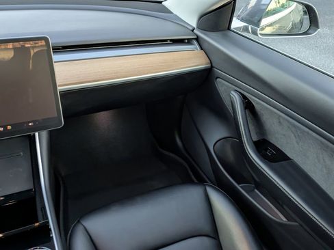 Used 2018 Tesla Model 3 Long Range image 17