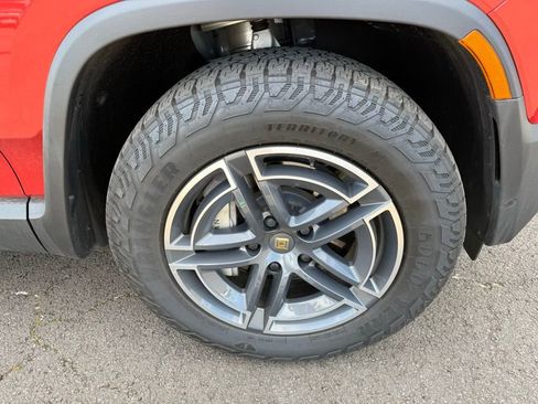 Used 2025 Rivian R1T Adventure image 25