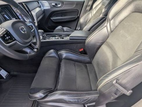 Used 2018 Volvo XC60 T6 R-Design w/ Convenience Package image 17
