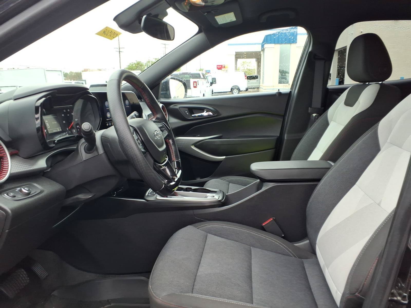 Used 2024 Chevrolet Trax RS w/ Driver Confidence Package FWD image 24