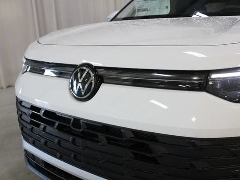 New 2026 Volkswagen Tiguan SE AWD/4WD image 32