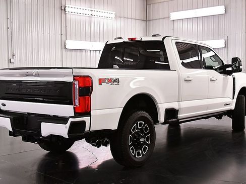 Used 2025 Ford F250 Platinum w/ FX4 Off-Road Package image 7