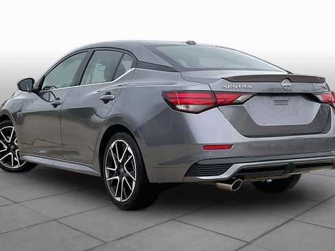 Used 2025 Nissan Sentra SR FWD image 11