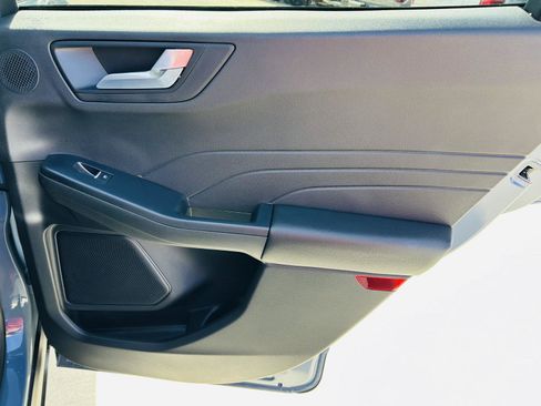 Used 2025 Ford Escape PHEV w/ PHEV Premium Package image 34