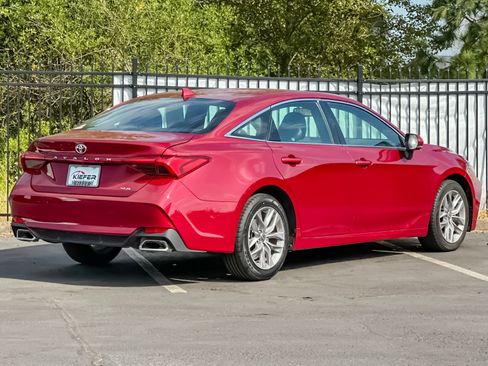 Used 2022 Toyota Avalon XLE FWD image 3