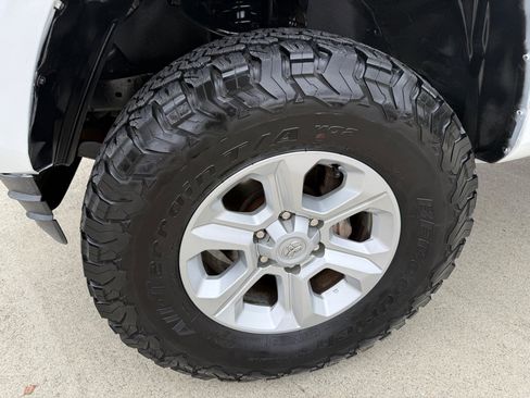 Used 2021 Toyota Tacoma SR image 9