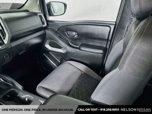 Used 2025 Nissan Frontier SV w/ SV Convenience Package RWD image 23