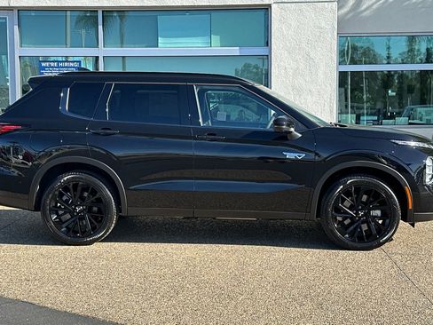 New 2025 Mitsubishi Outlander SEL image 3