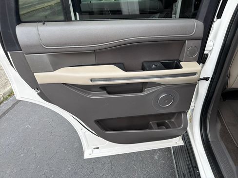 Used 2019 Ford Expedition XLT w/ Equipment Group 202A AWD/4WD image 38