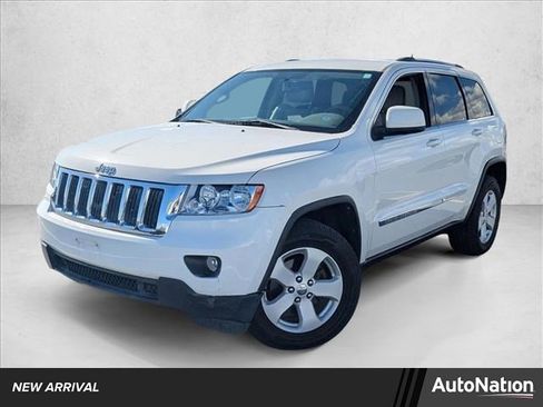 Used 2011 Jeep Grand Cherokee Laredo image 1