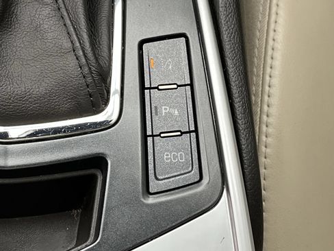 Used 2013 Cadillac SRX Luxury w/ Driver Awareness Package AWD/4WD image 17