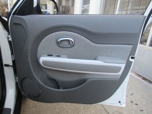 Used 2017 Kia Soul EV-e image 16