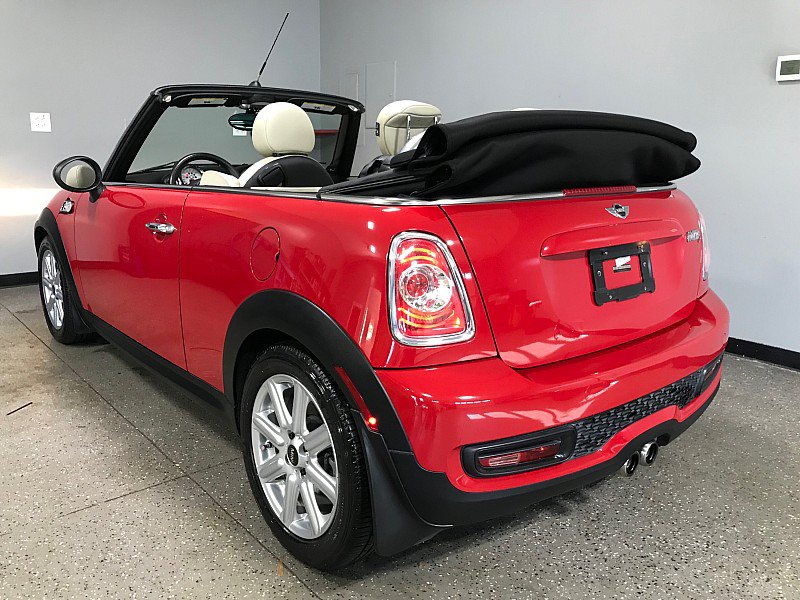Used 2013 MINI Cooper S w/ Technology Pkg 2 FWD image 9