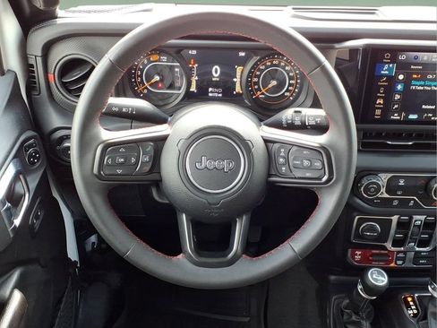 Used 2024 Jeep Wrangler Unlimited Rubicon AWD/4WD image 19
