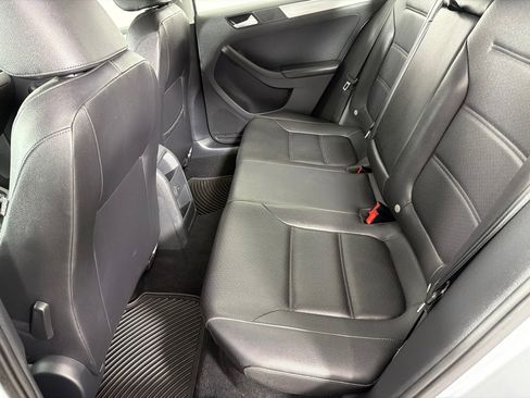 Used 2017 Volkswagen Jetta SE image 19