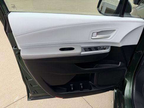 Used 2025 Toyota Sienna LE image 9