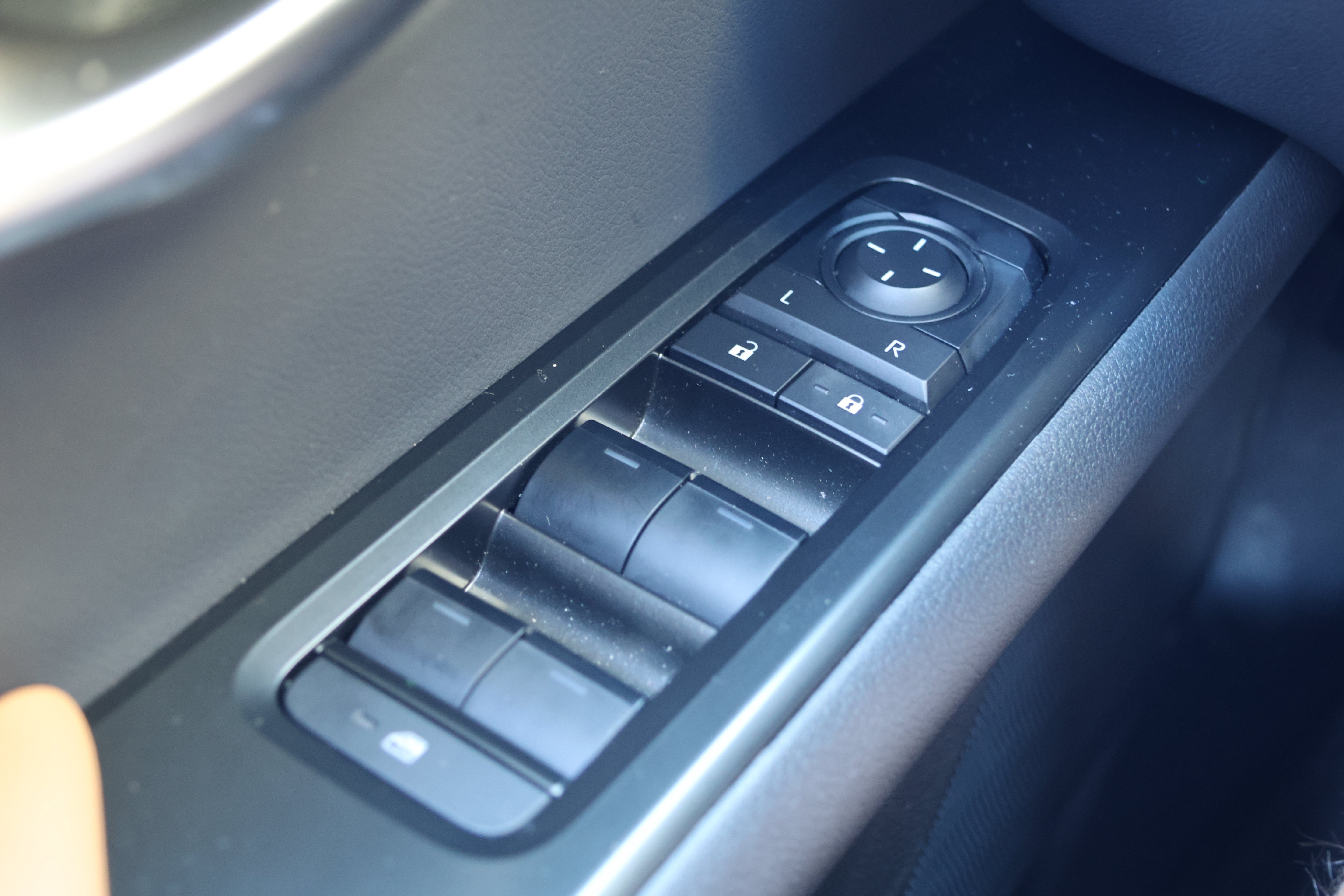 Used 2025 Lexus UX 300h FWD w/ Accessory Package (Z1) image 13
