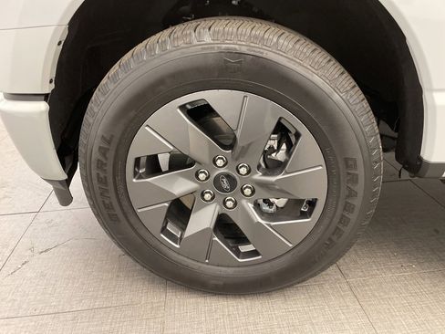 Used 2023 Ford F150 Lightning Lariat image 10