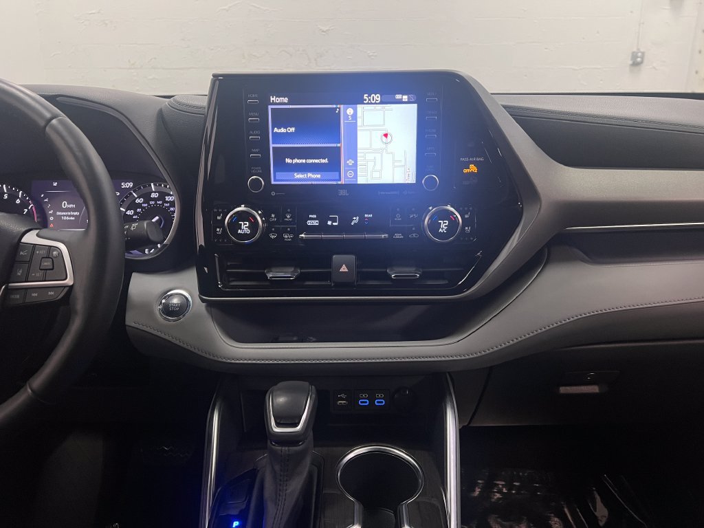 Used 2022 Toyota Highlander Limited FWD image 18
