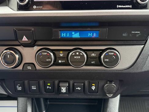 Used 2022 Toyota Tacoma TRD Sport w/ Technology Package AWD/4WD image 23