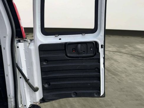 Used 2016 Chevrolet Express 2500 RWD image 22