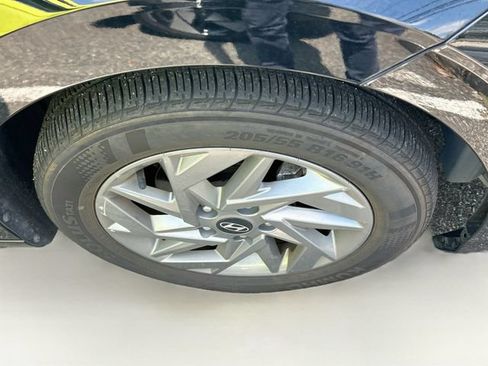 Certified 2025 Hyundai Elantra Hybrid FWD image 11