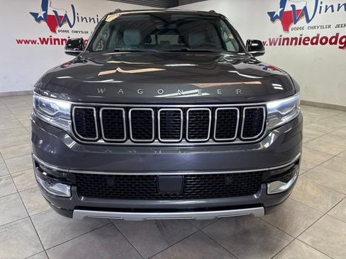 Used 2024 Jeep Wagoneer L Series II RWD image 2