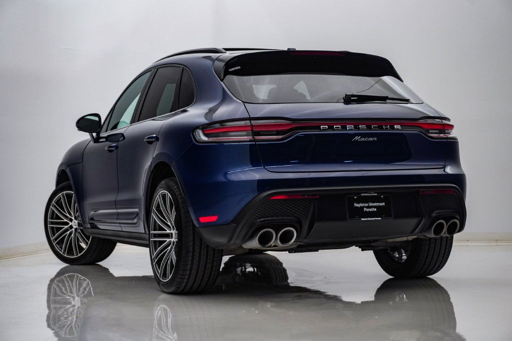 Certified 2026 Porsche Macan AWD/4WD image 3
