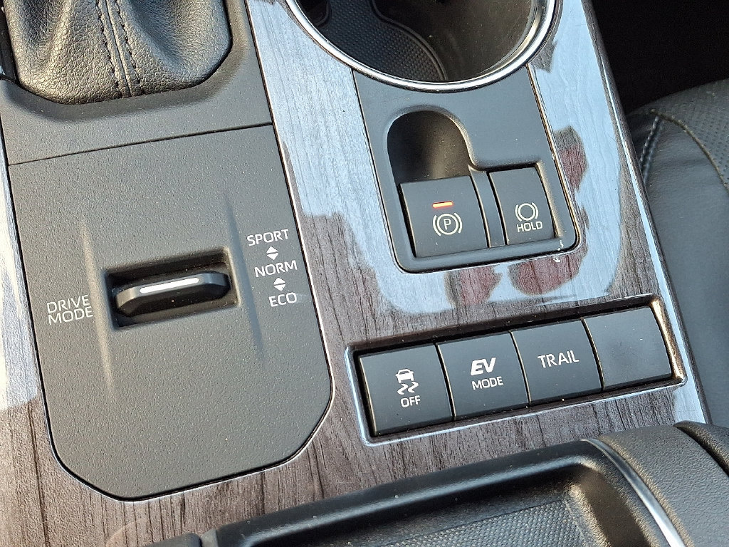 Certified 2021 Toyota Highlander Limited AWD/4WD image 29