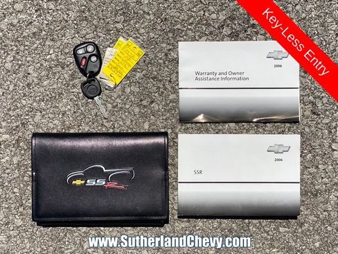 Used 2006 Chevrolet SSR w/ Preferred Equipment Group RWD image 40