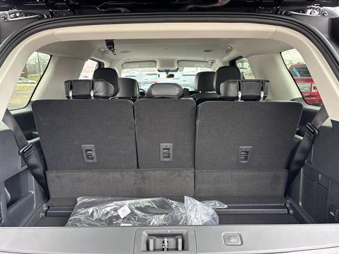 New 2026 Lincoln Navigator Premiere AWD/4WD image 9