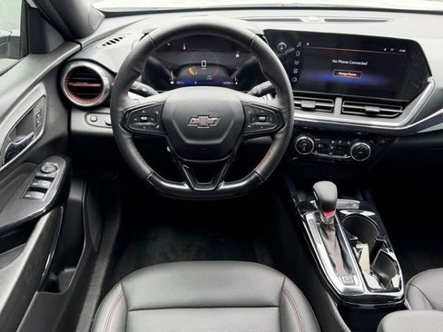 Used 2025 Chevrolet Trax RS w/ Sunroof Package FWD image 10