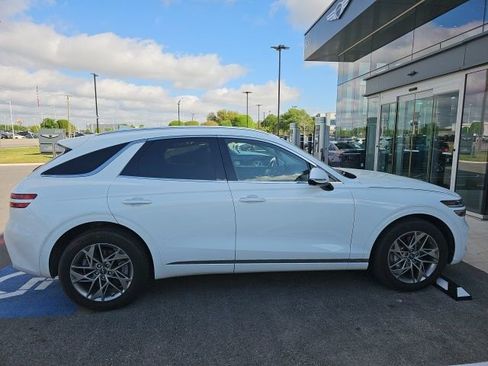 Used 2025 Genesis GV70 2.5T Advanced w/ Advanced Package image 4