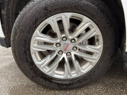 Used 2024 GMC Yukon SLT image 25