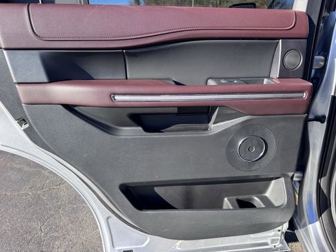 Used 2024 Ford Expedition Limited image 37