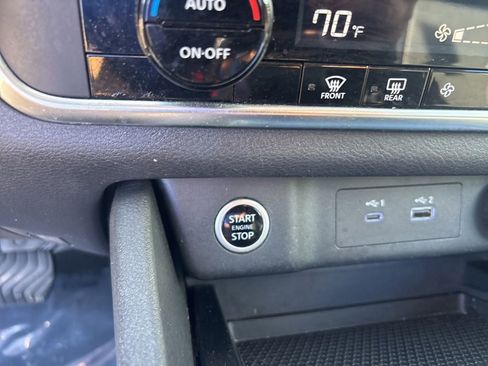 Used 2023 Nissan Rogue SV image 36