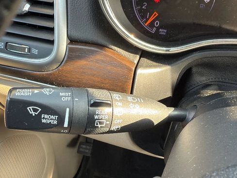 Used 2018 Jeep Grand Cherokee Limited AWD/4WD image 13