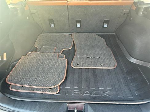 Used 2017 Subaru Outback 3.6R Touring image 12