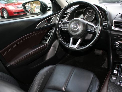 Used 2018 MAZDA MAZDA3 Touring image 18