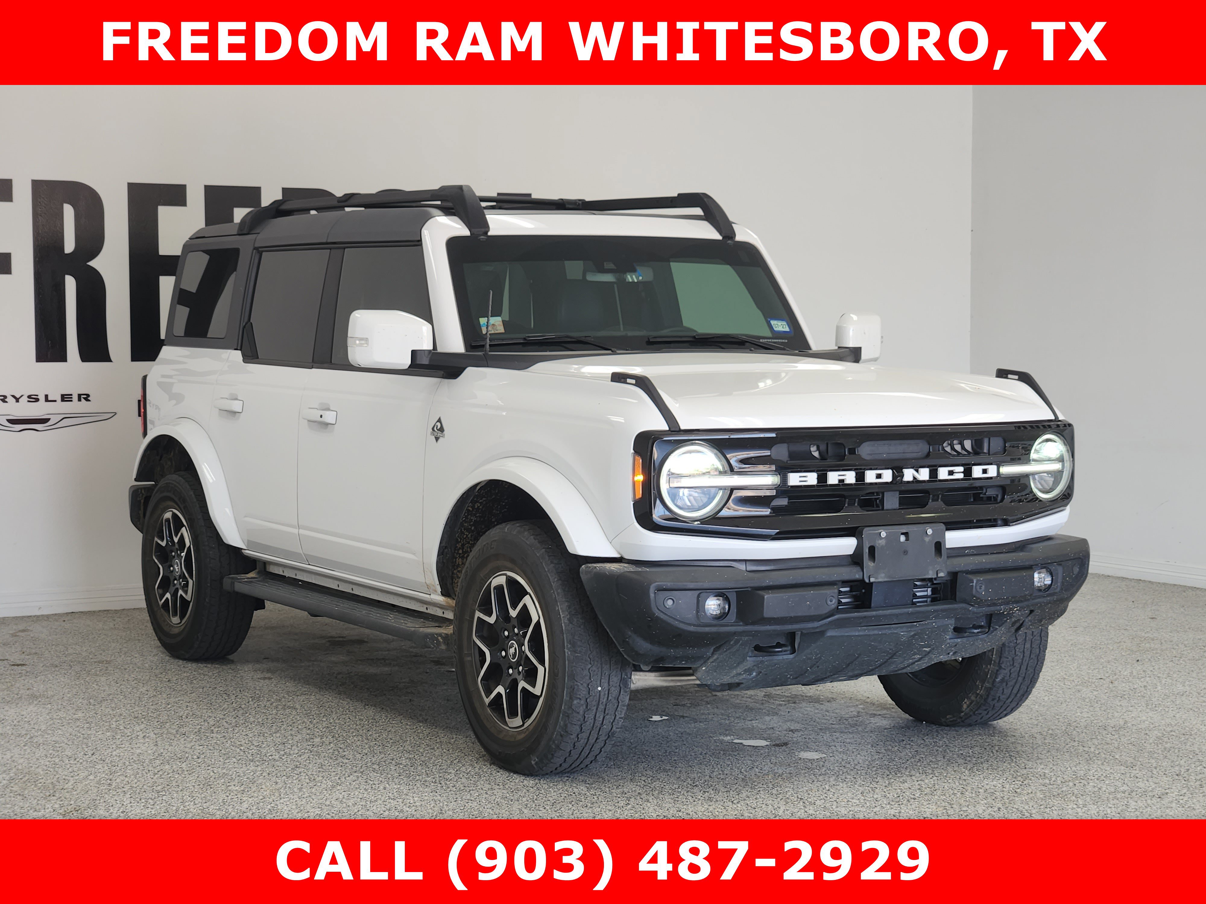 Used 2023 Ford Bronco Outer Banks AWD/4WD image 2