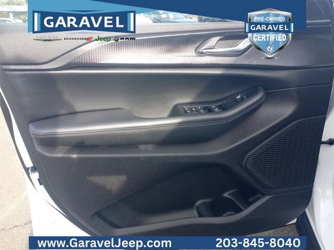 Used 2025 Jeep Grand Cherokee Altitude image 20