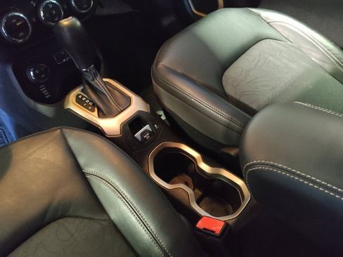 Used 2017 Jeep Renegade Trailhawk image 26