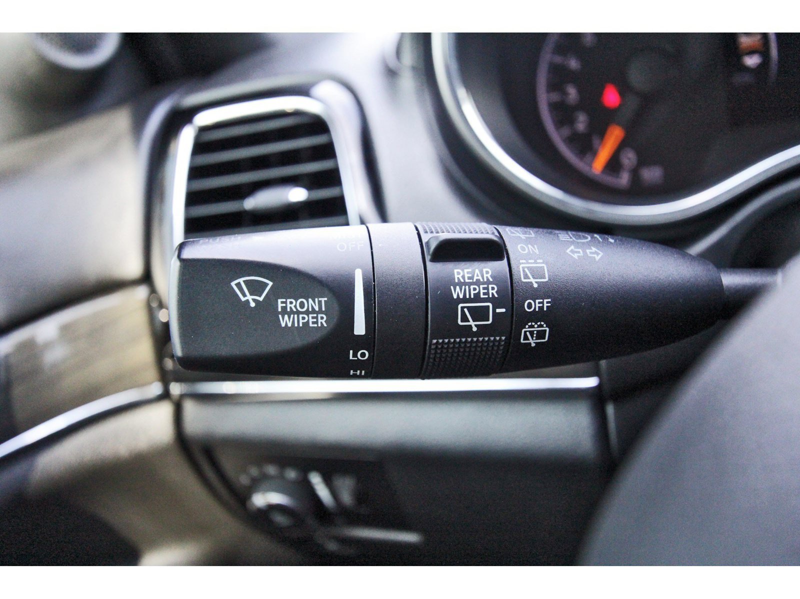 Used 2019 Jeep Grand Cherokee Overland RWD image 21