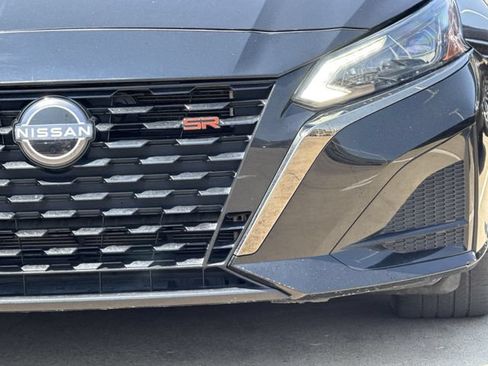 Used 2023 Nissan Altima 2.5 SR FWD image 9