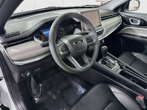 Used 2023 Jeep Compass Limited w/ Sun and Sound Group AWD/4WD image 18